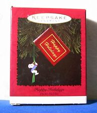 1995 Hallmark Keepsake Christmas Ornament Happy Holidays photo holder book/mouse picture
