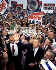 JOHN F. KENNEDY AT THE 1960 DEMOCRATIC NATIONAL CONVENTION - 8X10 PHOTO (EE-068) picture