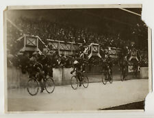 Tour de france 1933: arrival at the velodrome de Charleville-vintage photo picture