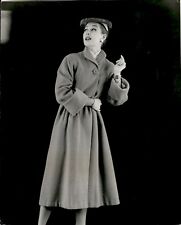 LG936 Orig Hollywood Press Syndicate Photo CHIC WOMEN'S FASHION MODEL LONG COAT picture