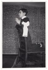 THE PRAYING BOY - Little boy photo, funny children unusual found snapshot +6746F picture