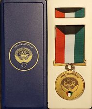 Vintage 1991 Liberation of Kuwait Medal Iraq Gulf War Desert Storm Military Army picture