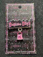 Disney Pin - WDW - ABC Super Soap Weekend 2005 - Daytime Diva Dangle 42591 LE picture
