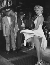 MARILYN MONROE - VERY COOL POSE  picture