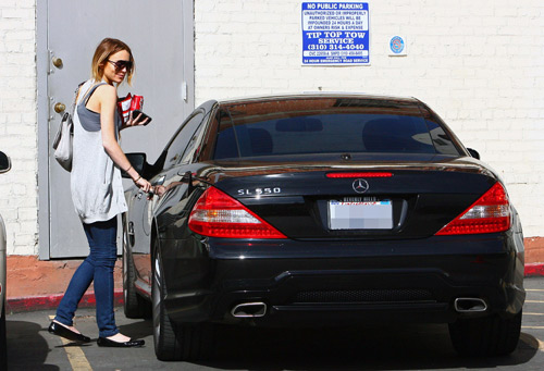 celebrity cars pictures Lindsay Lohan Mercedes-Benz SL550
