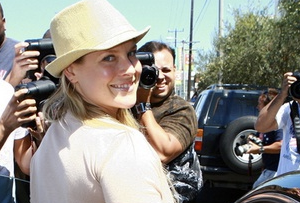 Ali Larter Took Her Baby Bump for a Spin on her Mercedes-Benz CLS