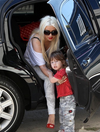 Christina Aguilera & Max Getting off their Lincoln Town Car