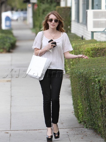 Emma Roberts Mercedes-Benz Emma Roberts Mercedes-Benz