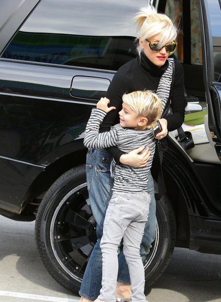 Gwen Stefani Does Mommy Dates in a Range Rover Gwen Stefani Does Mommy Dates in a Range Rover