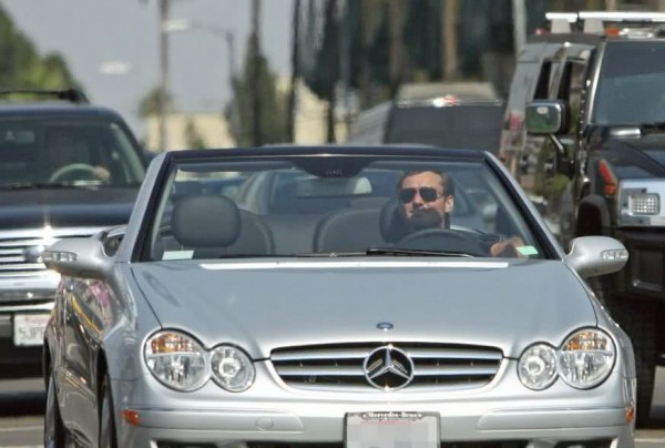 Jude Law drives by in his Mercedes CLK Cabrio 