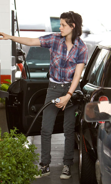 Kristen Stewart And Her Mini Couper Kristen Stewart And Her Mini Couper