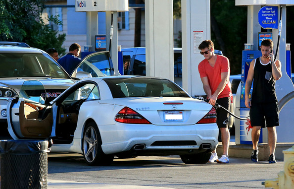 Liam Hemsworth Mercedes SL Liam Hemsworth Mercedes SL