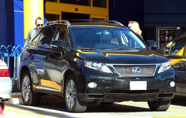 Malin Akerman Lexus RX