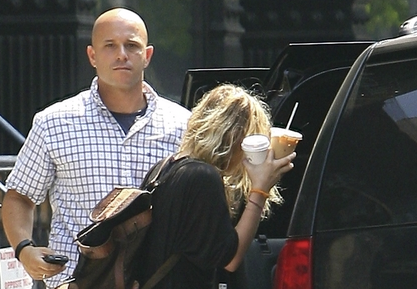 Mary Kate Olsen In A GMC Yukon