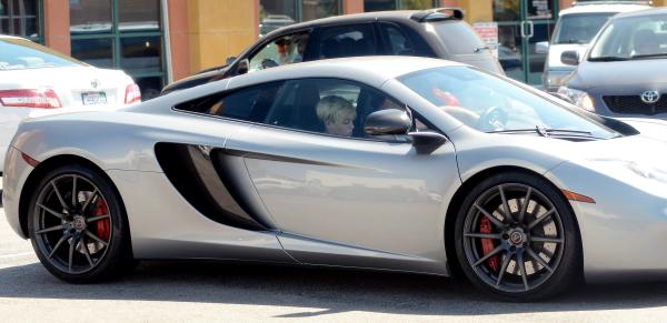 Miley Cyrus McLaren MP4 12C Miley Cyrus McLaren MP4 12C