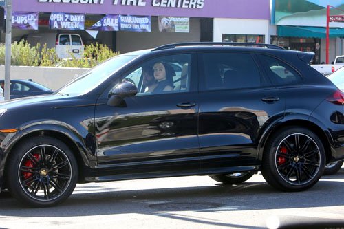 Miley Cyrus Porsche Cayenne GTS Miley Cyrus Porsche Cayenne GTS