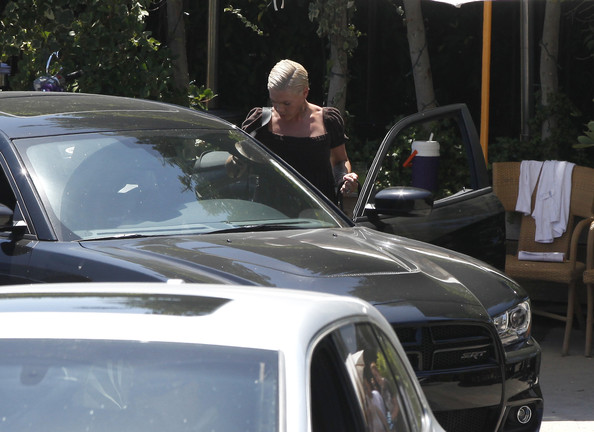 Pink Carey Hart Dodge SRT 8 Pink Carey Hart Dodge SRT 8