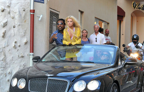 Tara Reid And Friends Pulled Over in Bentley GTC Tara Reid And Friends Pulled Over in Bentley GTC