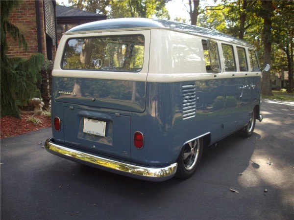 VOLKSWAGEN KOMBI CUSTOM BUS VOLKSWAGEN KOMBI CUSTOM BUS