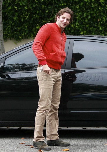 Bradley Cooper shows off his Toyota Prius Bradley Cooper shows off his Toyota Prius