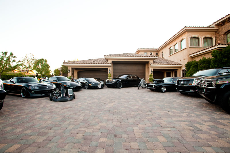criss angels driveway is filled with black cars